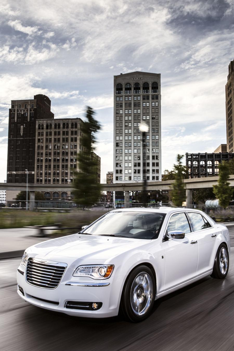  Chrysler 300C Motown Edition 2013 года  (фото 26 из 39)